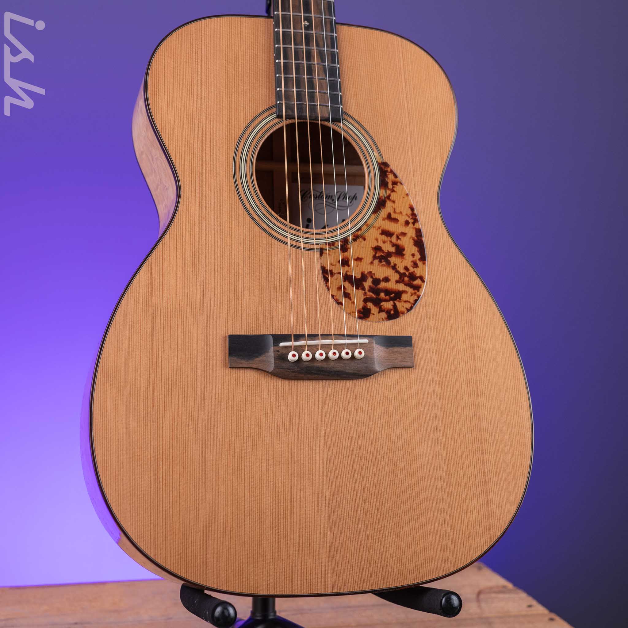 Martin Custom Shop 00-28 Style Western Red Cedar w/ Premium Quilted Maple Back & Sides - Image 2