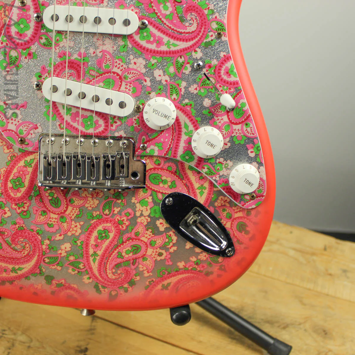 1990s/2000s CIJ Fender Pink Paisley Stratocaster Warmoth Neck Strat Electric Guitar - Image 3