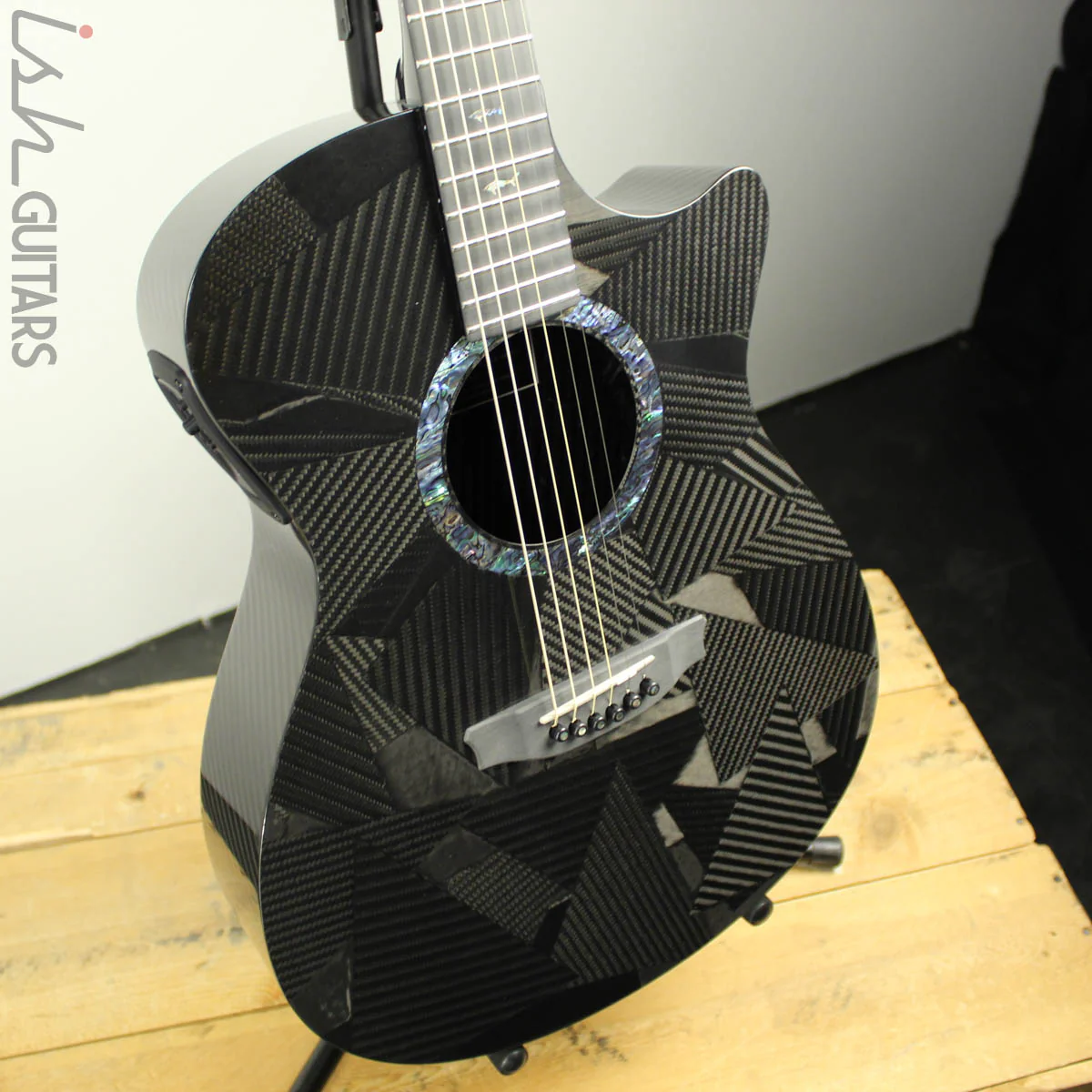 RainSong Black Ice BI-OM1000N2 Graphite Acoustic - Image 7
