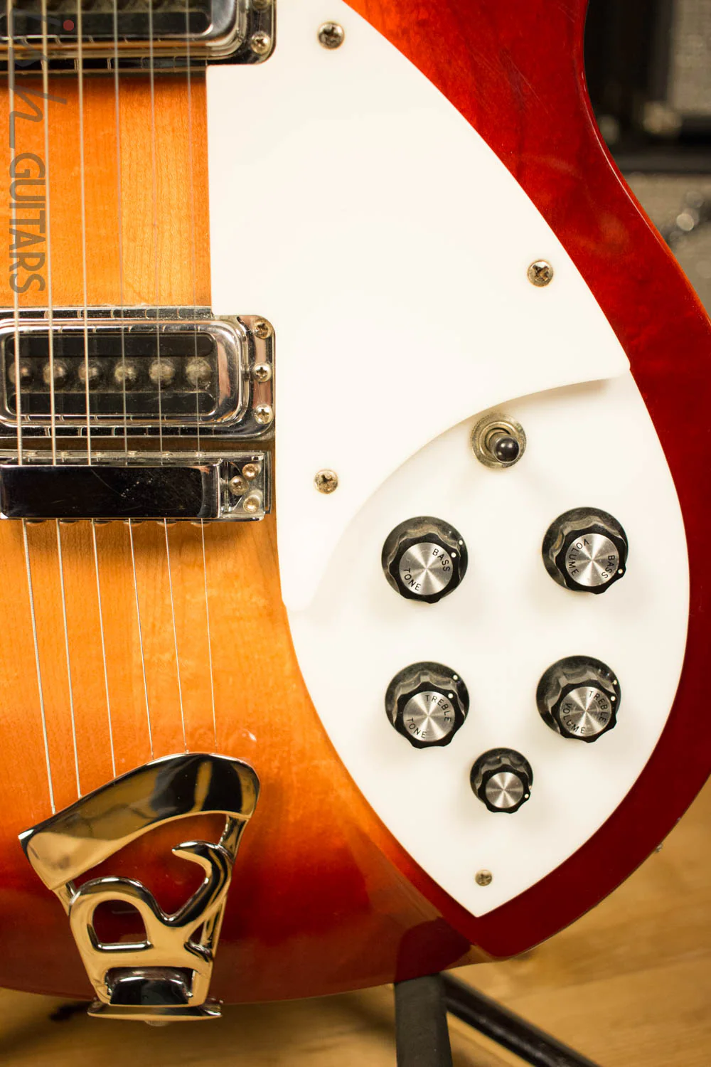 1992 Rickenbacker 330 FireGlo Electric Guitar - Image 4