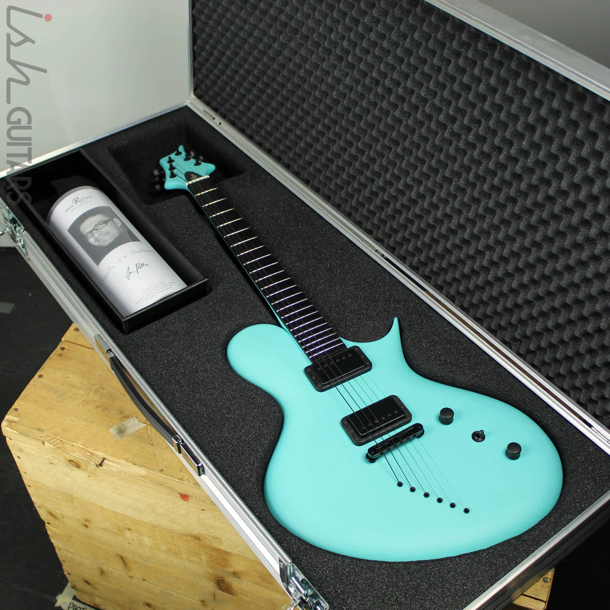 Ritter Porsch Singlecut Electric Guitar Harrods Bittermint Blue NAMM 2020 - Image 11