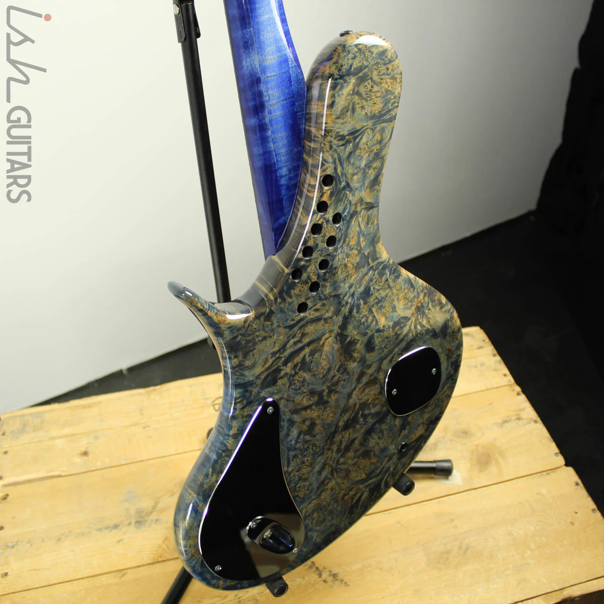 Ritter R8 Singlecut Bass Guitar Solid Maple Burl - Image 12