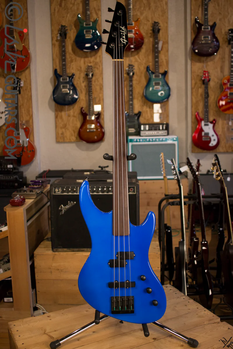 USA Guild Pilot Fretless Rare Blue w/ Case - Image 2