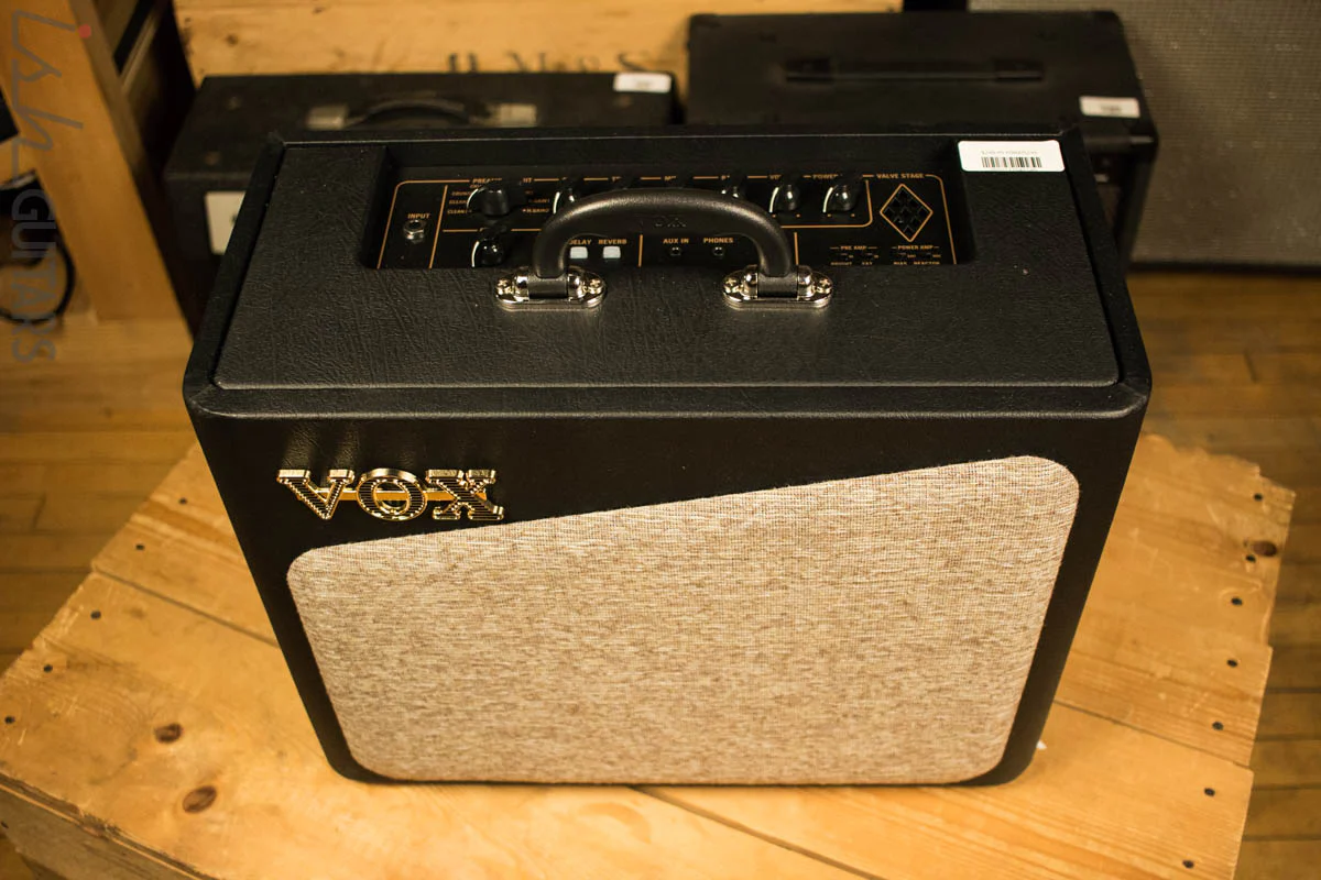 Vox AV15 15W 1x8" Analog Valve Modeling Guitar Amp - Image 2